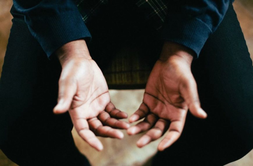 EXISTENTIELL HÄLSA I PRAKTIKEN Vidareutbilda dig till EXISTENTIELL SAMTALSLEDAREKURSSTART 23 april 2026